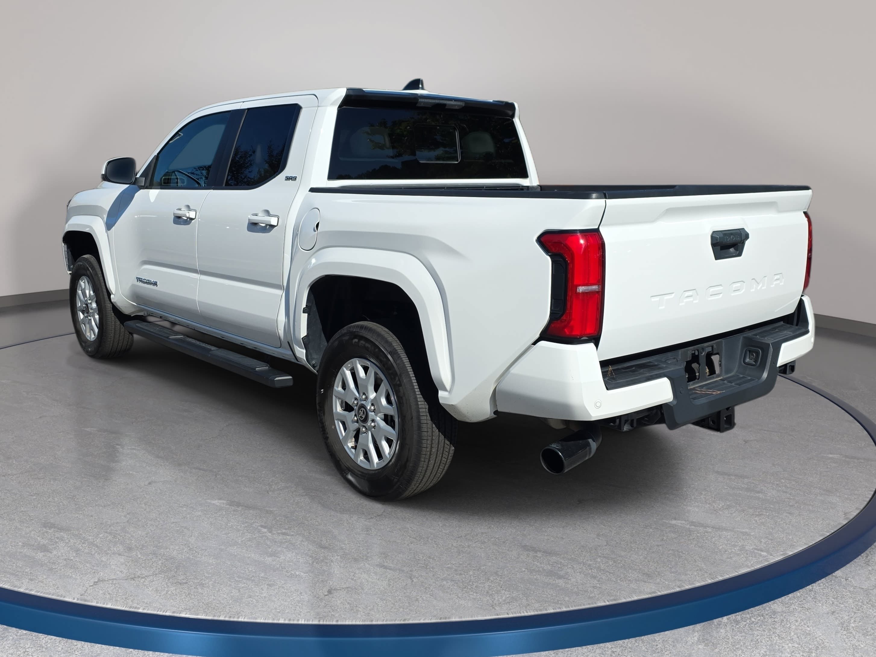 Used 2024 Toyota Tacoma SR5 w/ SR5 Upgrade Package RWD image 7