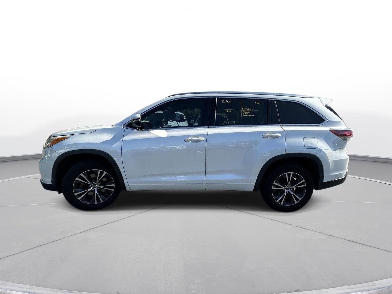 Used 2016 Toyota Highlander XLE image 9