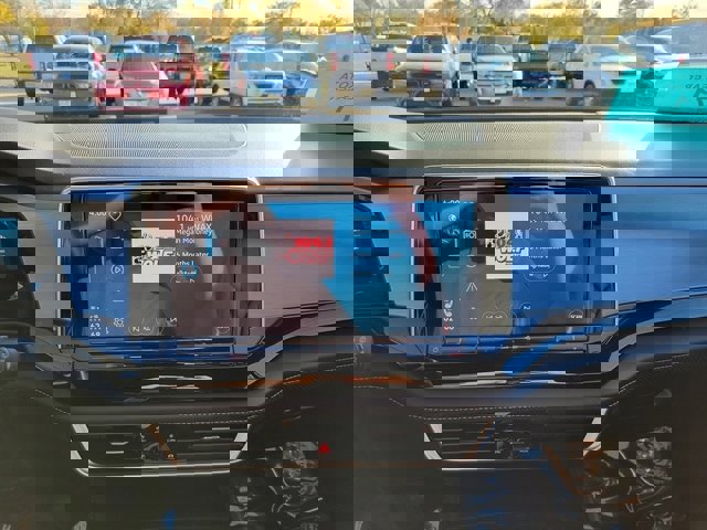 Used 2025 Volkswagen Atlas Cross Sport SE image 13