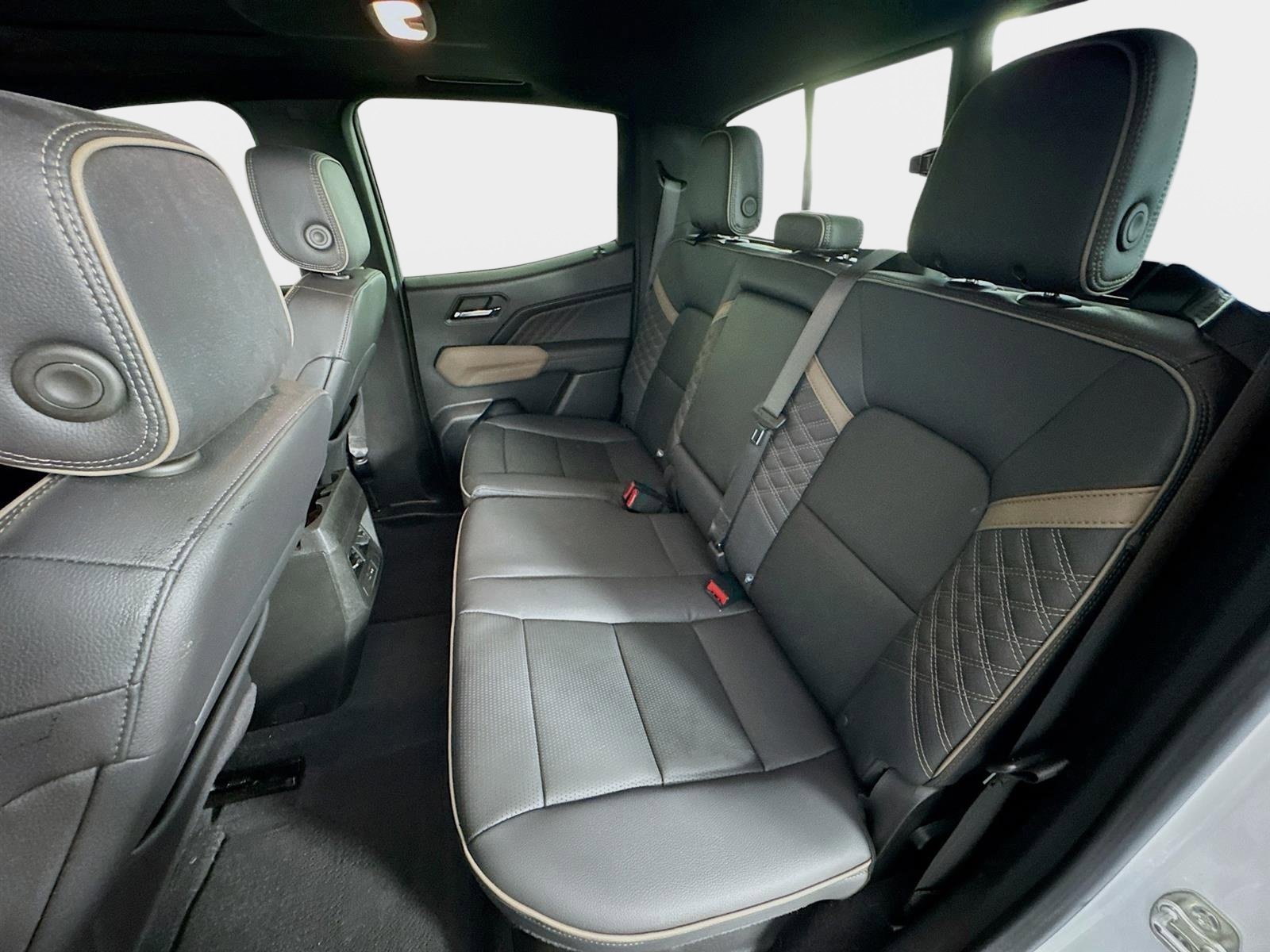 Used 2024 GMC Canyon Denali image 24