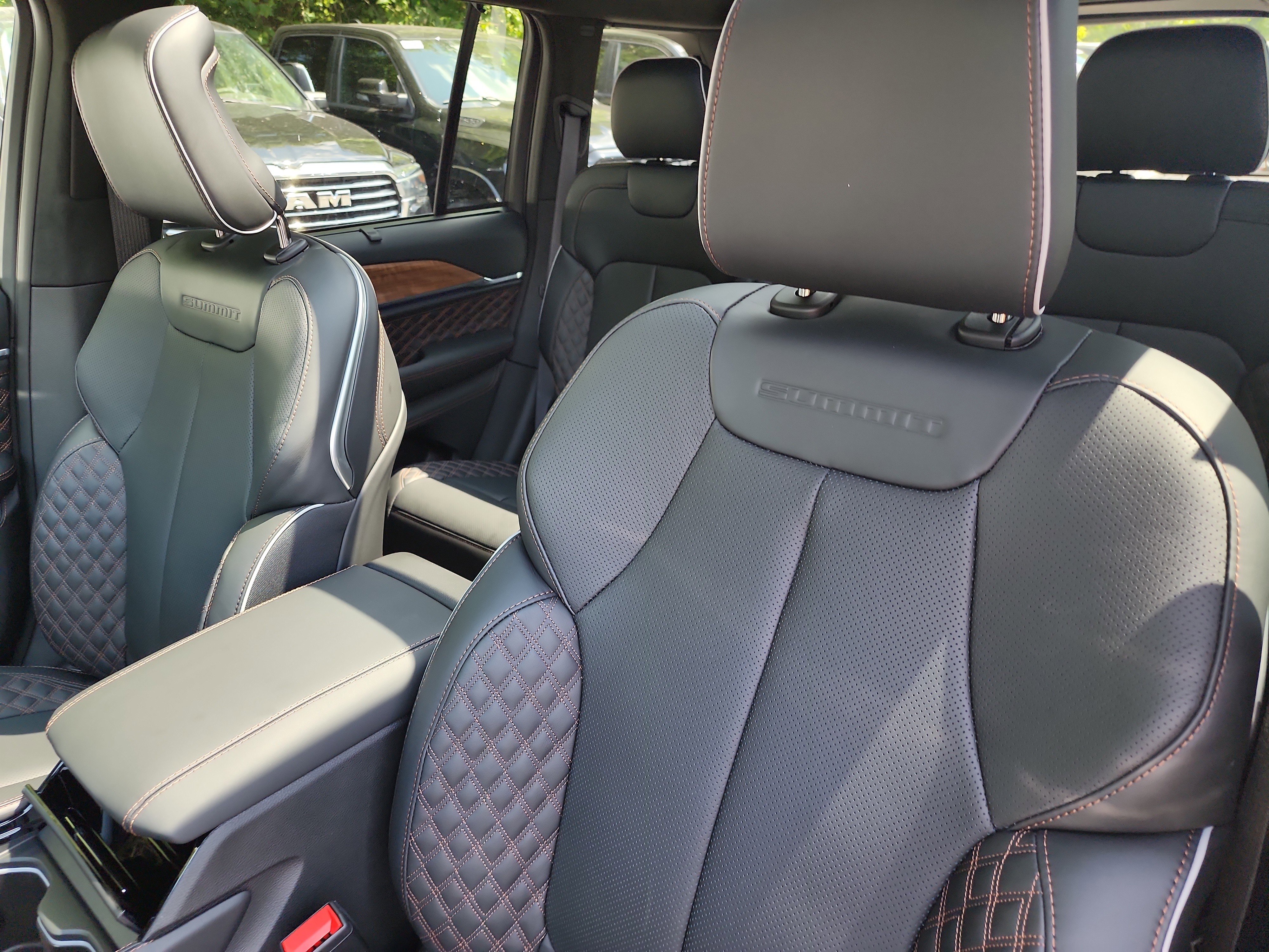 New 2025 Jeep Grand Cherokee Summit image 5