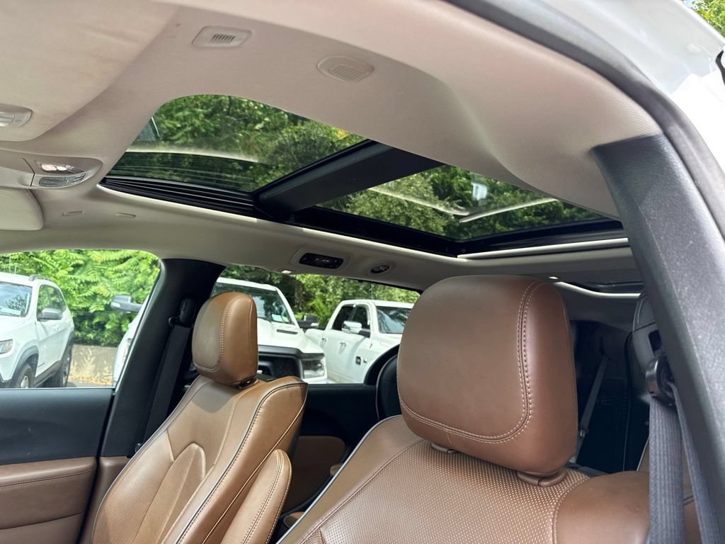 Used 2019 Chrysler Pacifica Limited w/ Advanced Safetytec Group FWD image 21