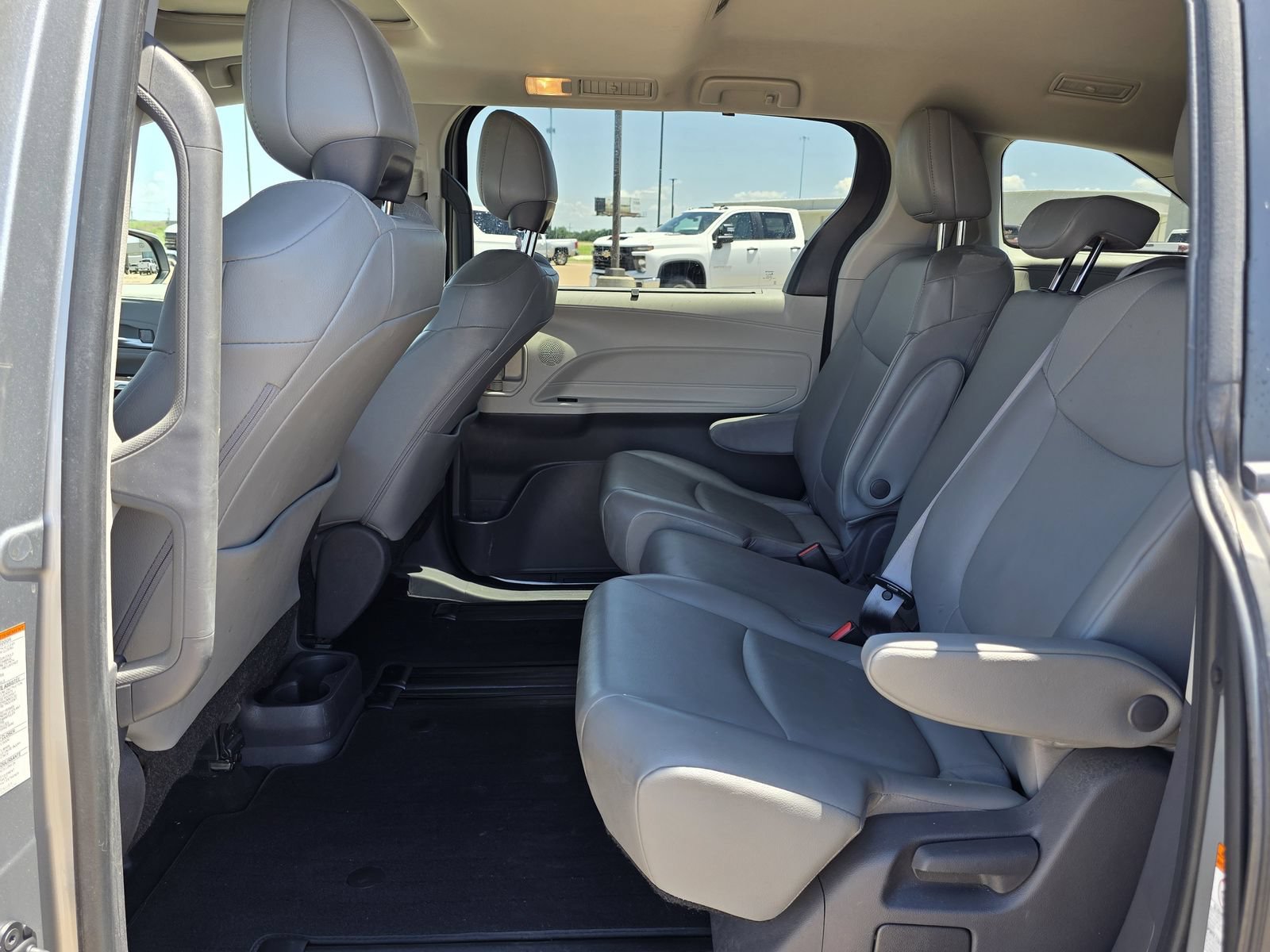 Used 2021 Toyota Sienna XLE FWD image 27