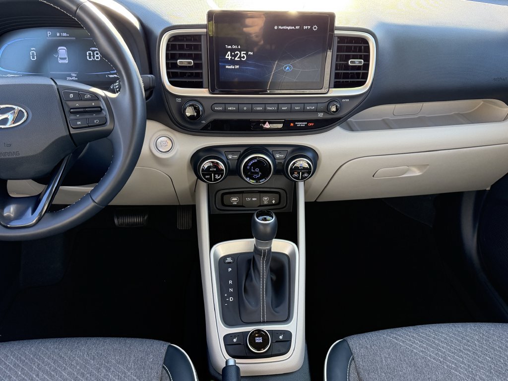 Certified 2023 Hyundai Venue Limited FWD image 16