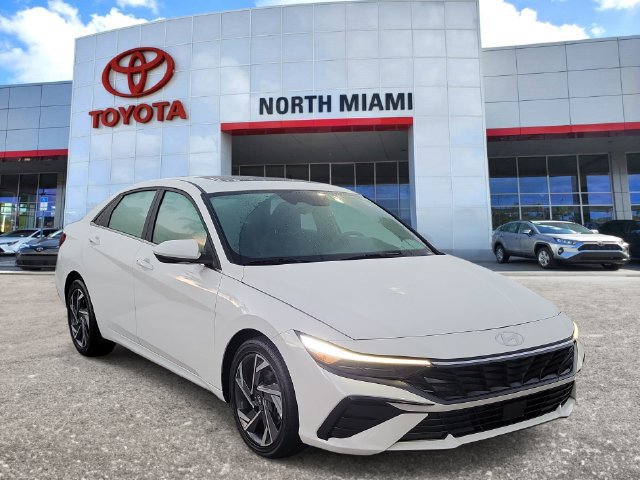 Used 2025 Hyundai Elantra SEL FWD image 1