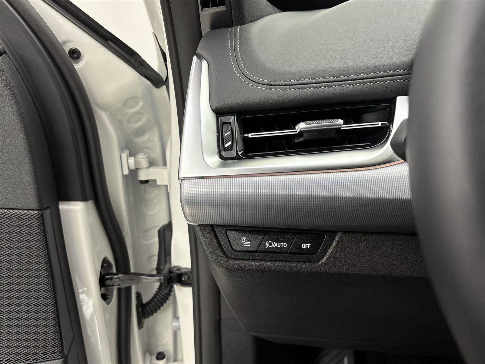 New 2025 BMW X1 xDrive28i w/ Technology Package image 31