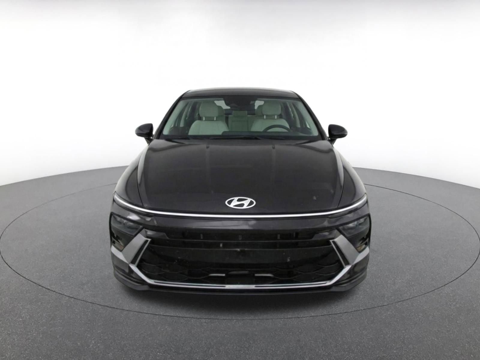 Used 2025 Hyundai Sonata SEL FWD image 2