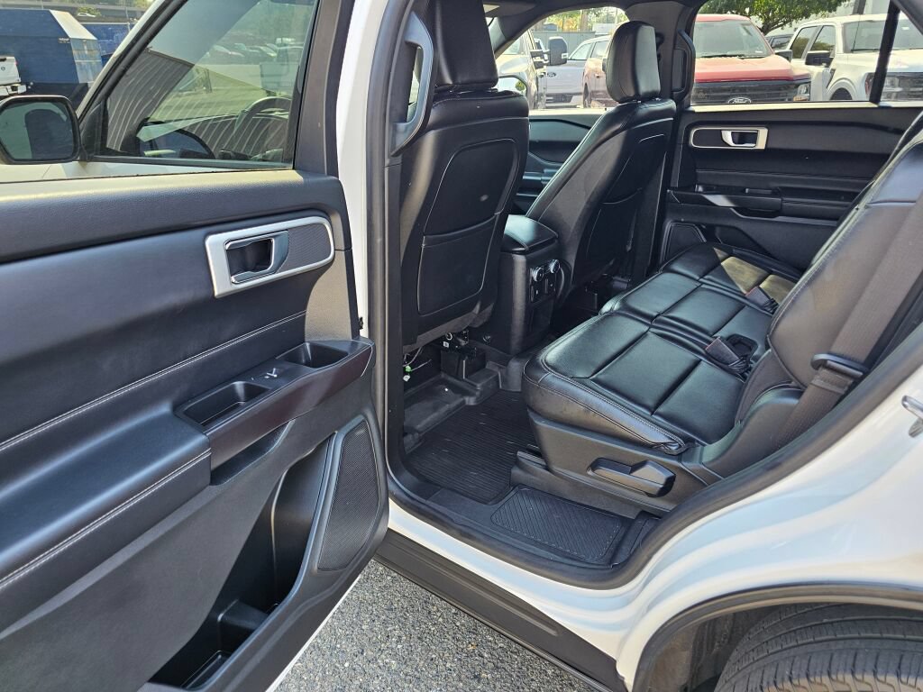 Used 2020 Ford Explorer XLT w/ Equipment Group 202A AWD/4WD image 18