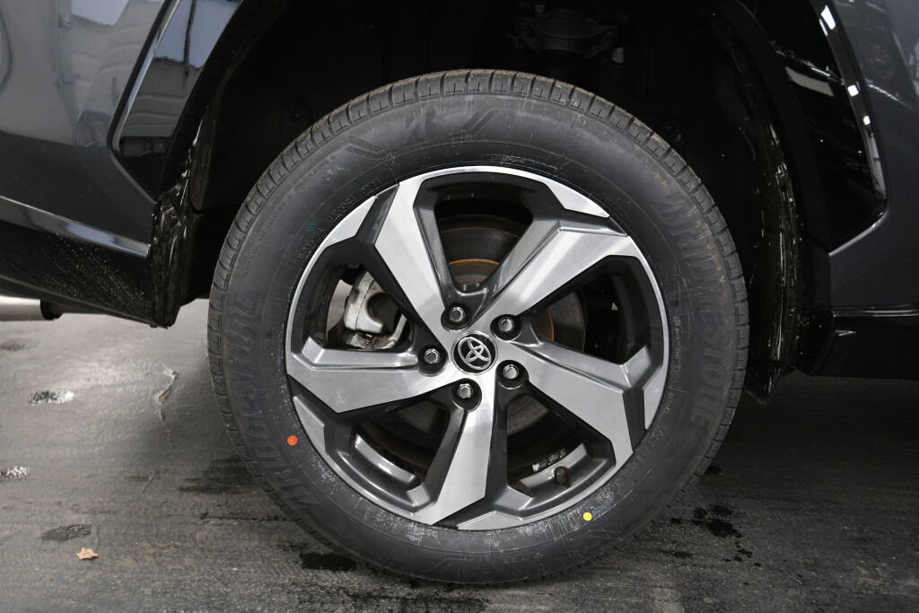 Certified 2023 Toyota RAV4 SE image 32
