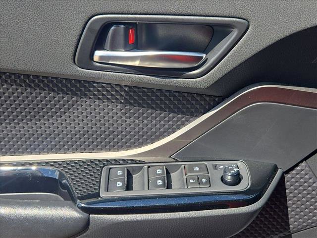 Used 2019 Toyota C-HR XLE FWD image 23