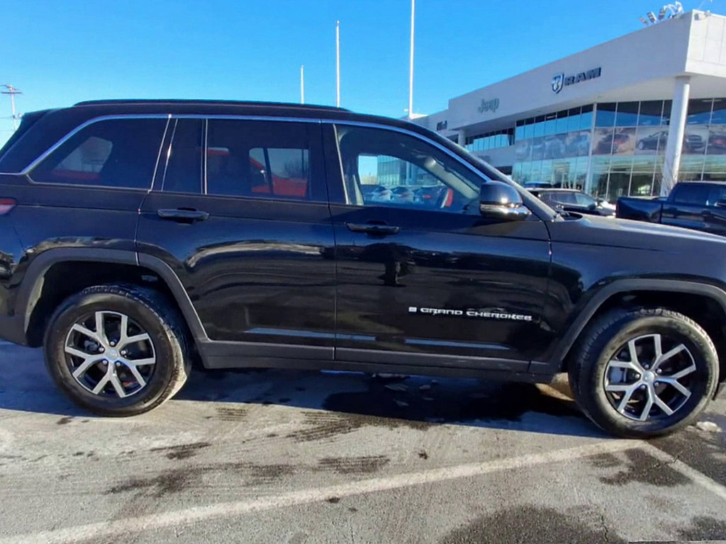 Used 2024 Jeep Grand Cherokee Limited image 9