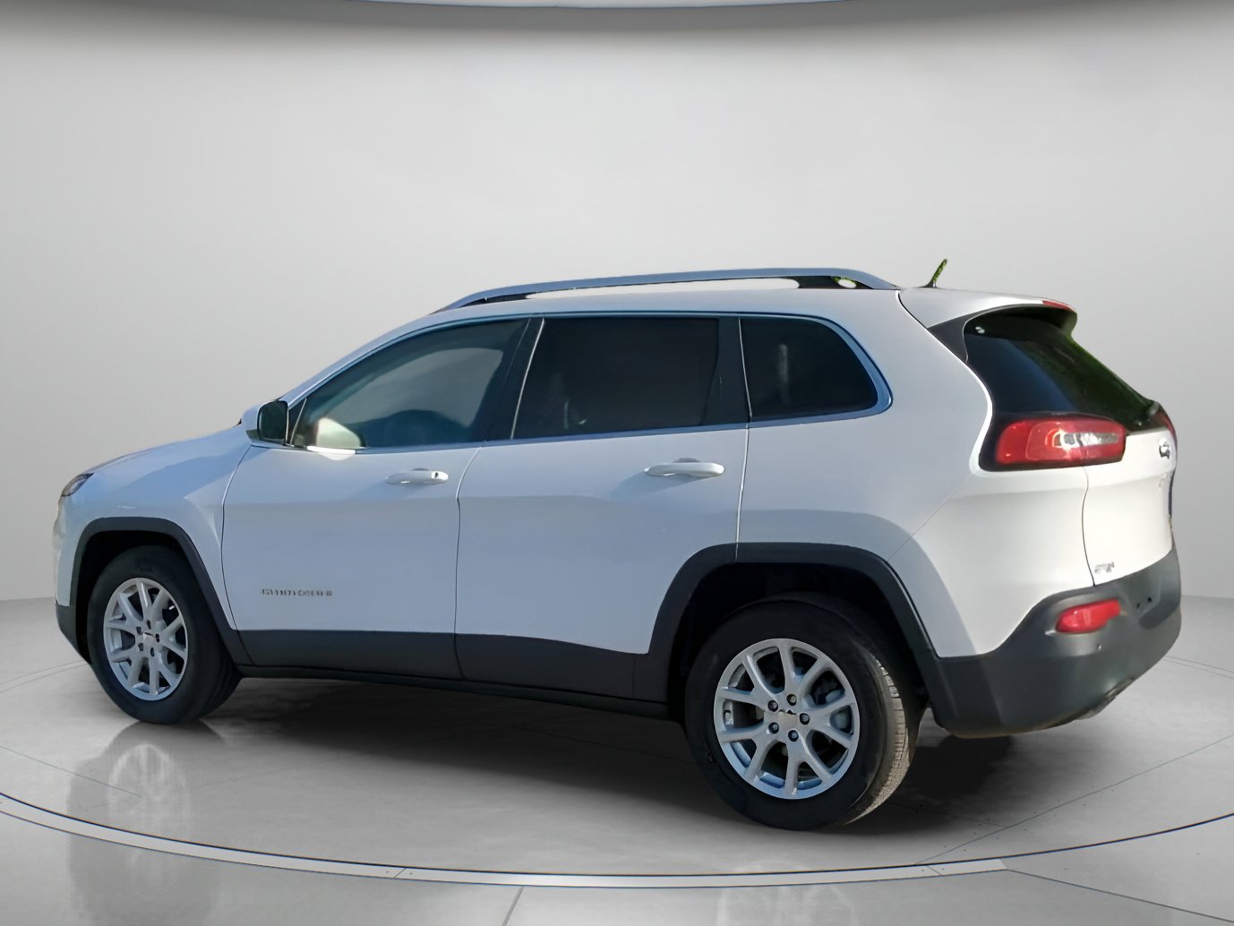 Used 2018 Jeep Cherokee Latitude w/ Safety Group FWD image 19