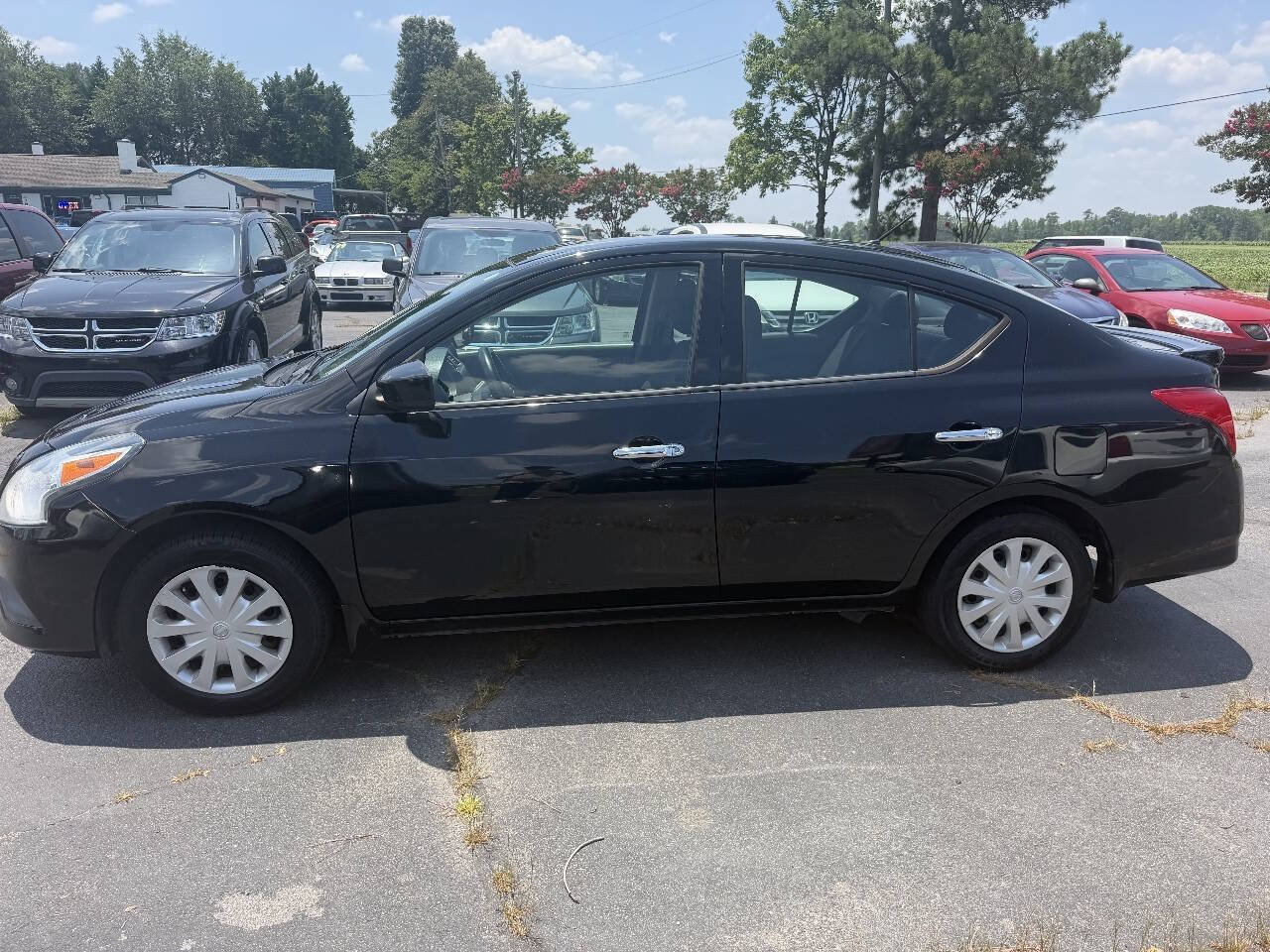 Used 2016 Nissan Versa SV FWD image 5