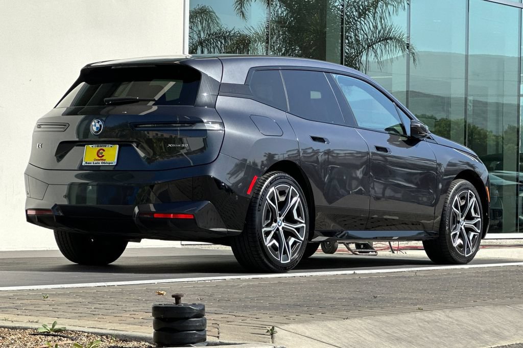 Used 2024 BMW iX xDrive50 w/ Sport Package AWD/4WD image 3