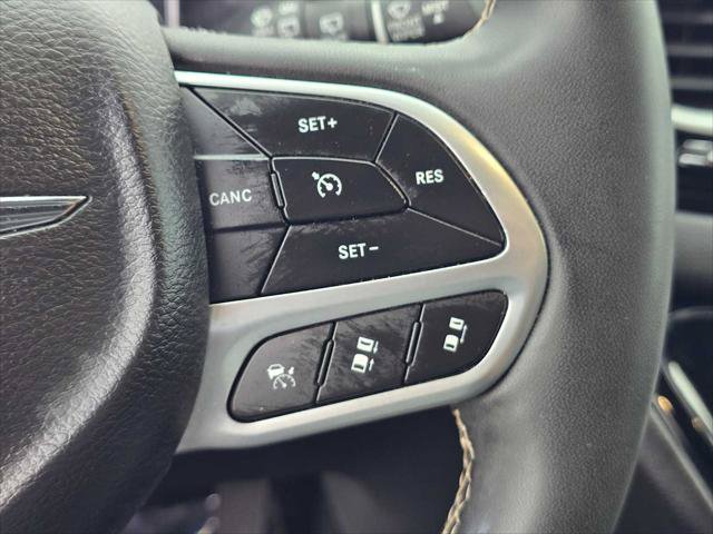 Used 2025 Chrysler Pacifica Select FWD image 32