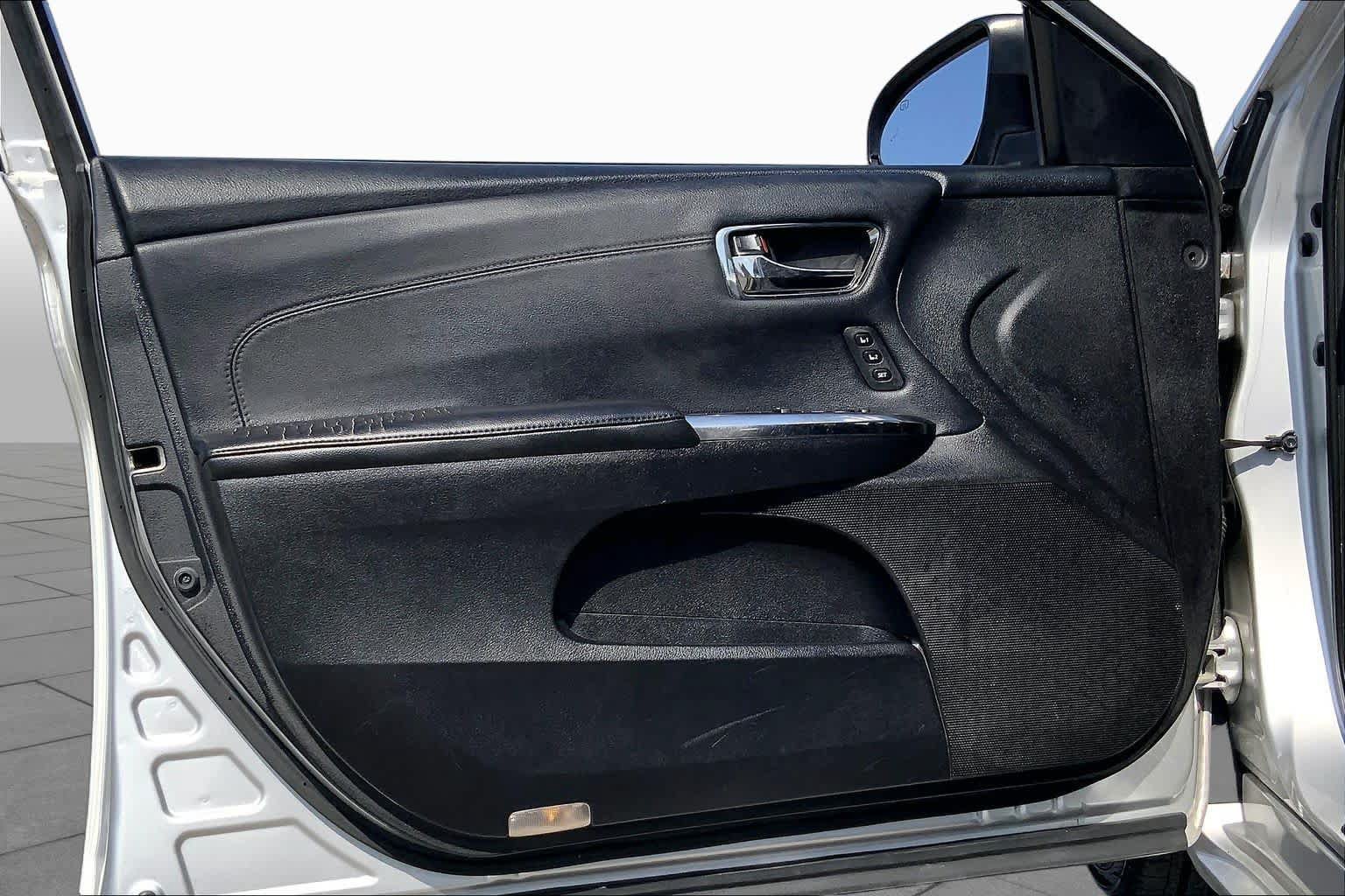Used 2013 Toyota Avalon XLE Touring FWD image 21