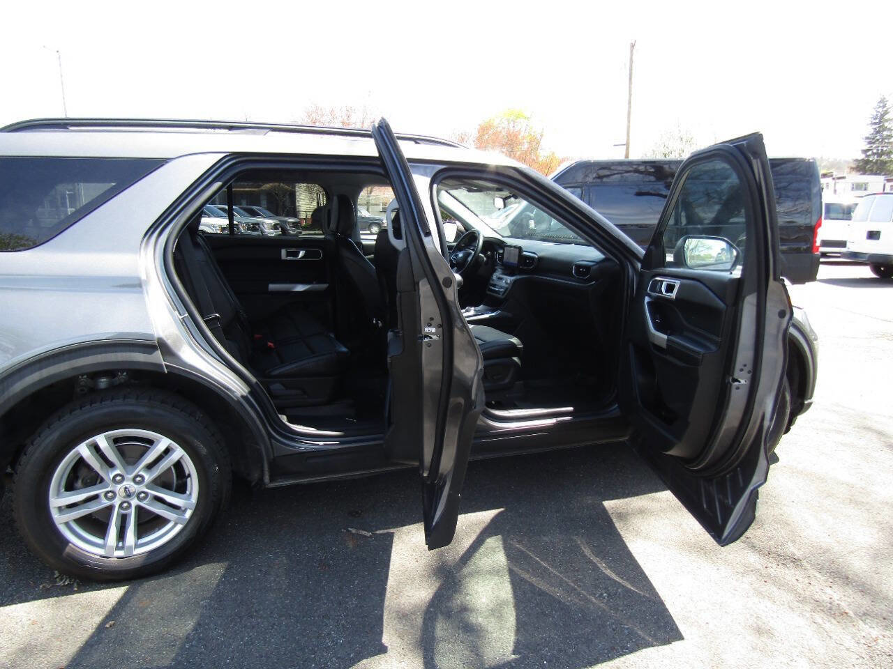 Used 2022 Ford Explorer XLT AWD/4WD image 30