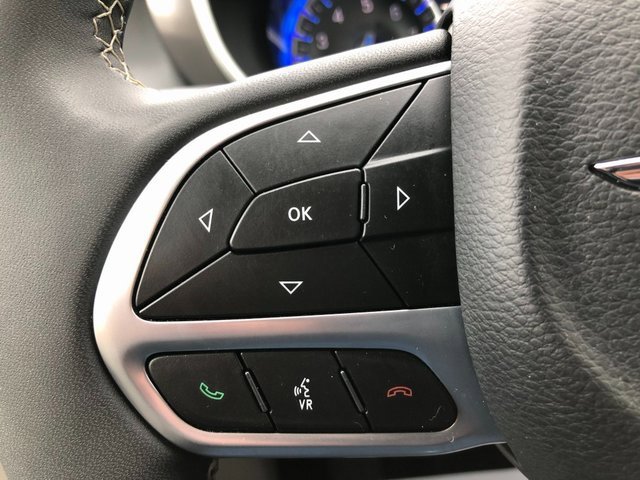 Used 2024 Chrysler Pacifica Touring-L image 5