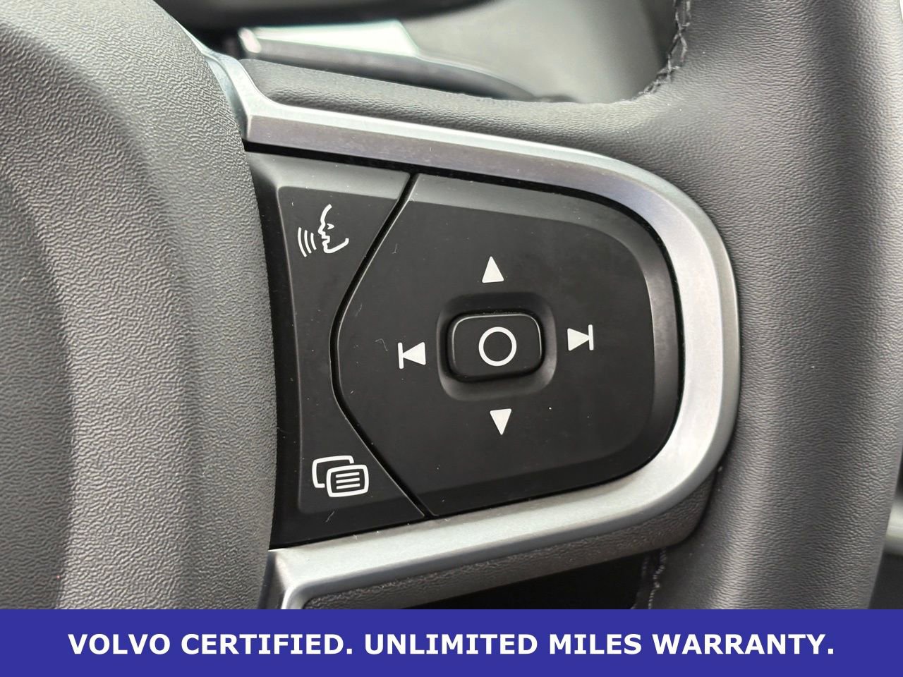 Certified 2025 Volvo XC60 B5 Core image 18