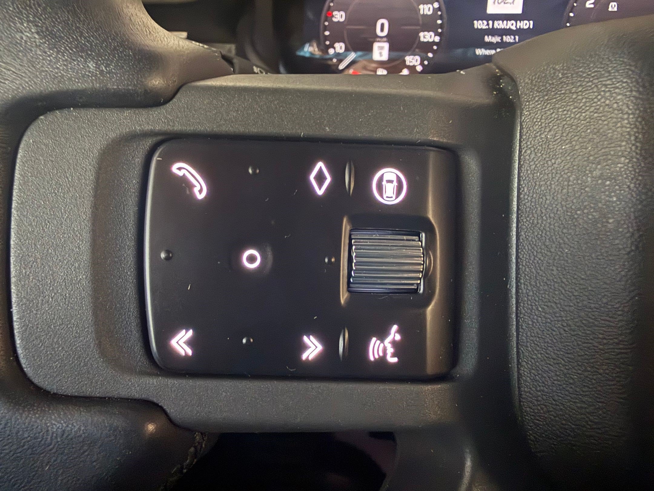 Used 2026 Land Rover Defender 110 X-Dynamic SE AWD/4WD image 17