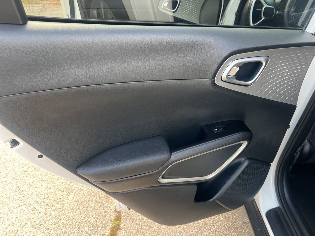 Certified 2022 Kia Soul LX image 10