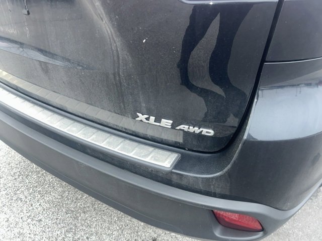 Used 2017 Toyota Highlander XLE image 8