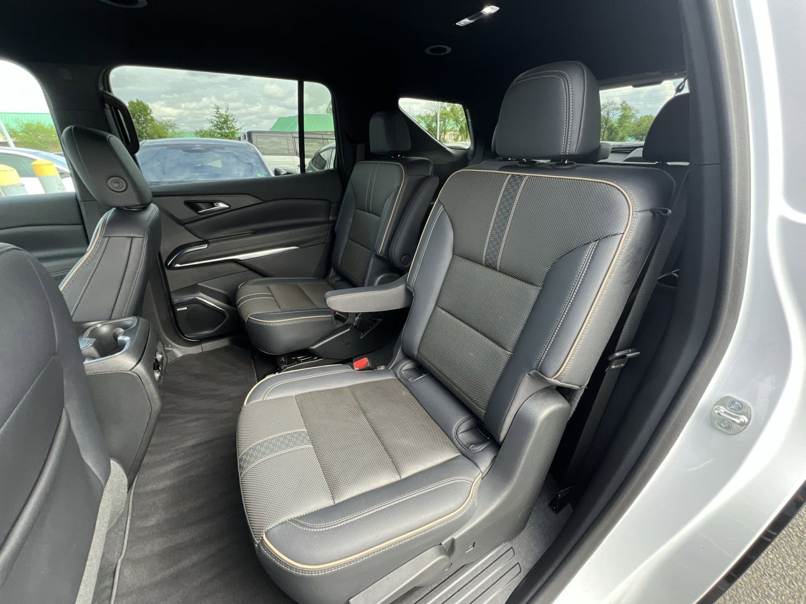 Used 2025 Chevrolet Traverse High Country AWD/4WD image 32