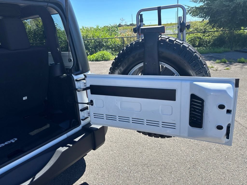Used 2016 Jeep Wrangler Sport w/ Quick Order Package 24S AWD/4WD image 36