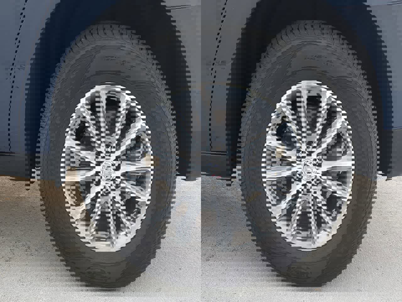 Used 2023 Buick Enclave Essence image 14