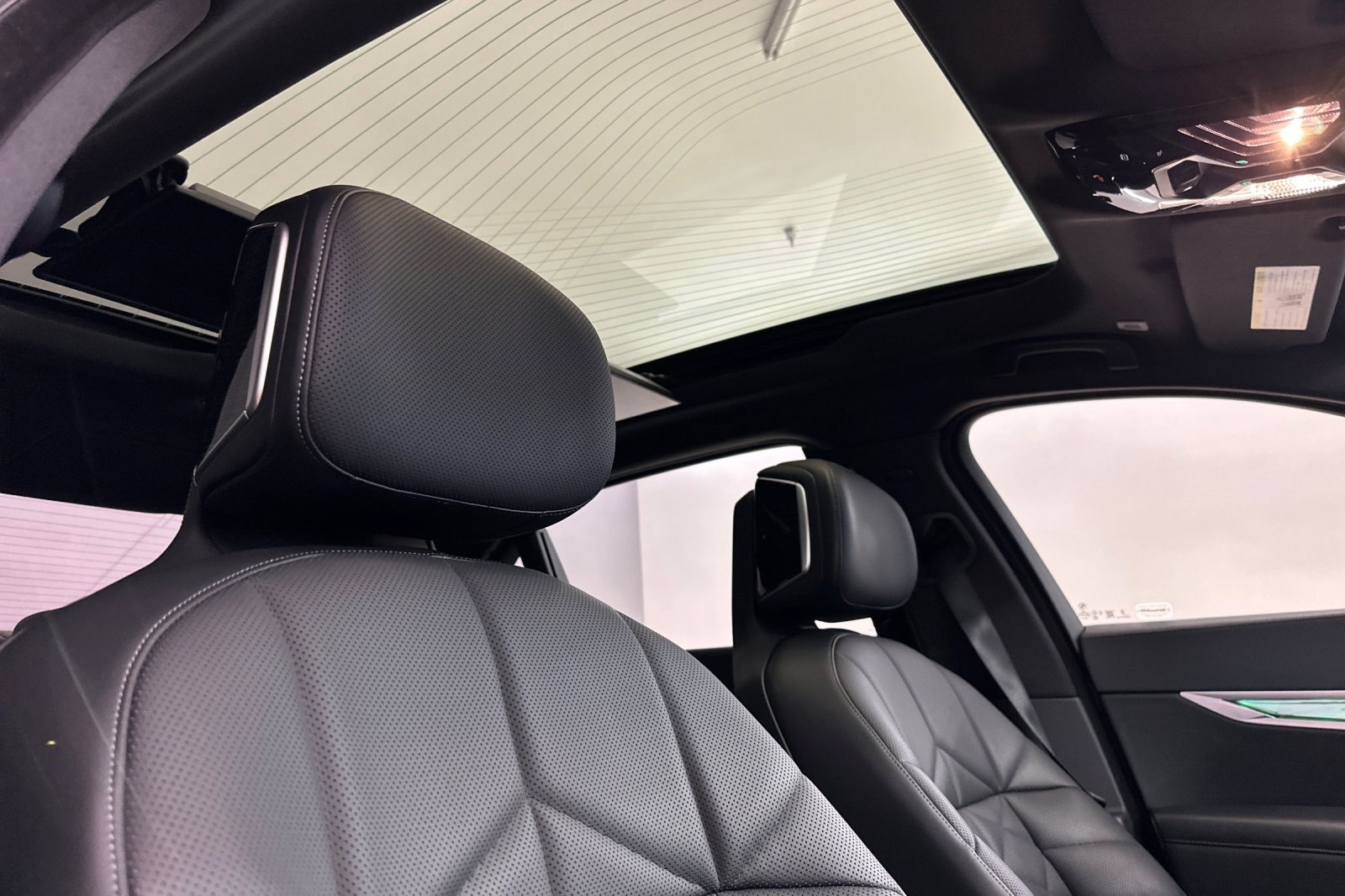 Certified 2023 BMW 740i RWD image 27