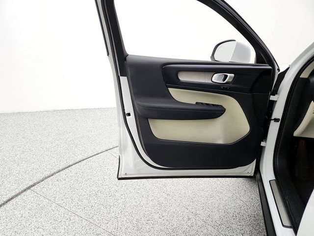 Certified 2023 Volvo XC40 B5 Plus w/ Protection Package Premier AWD/4WD image 25