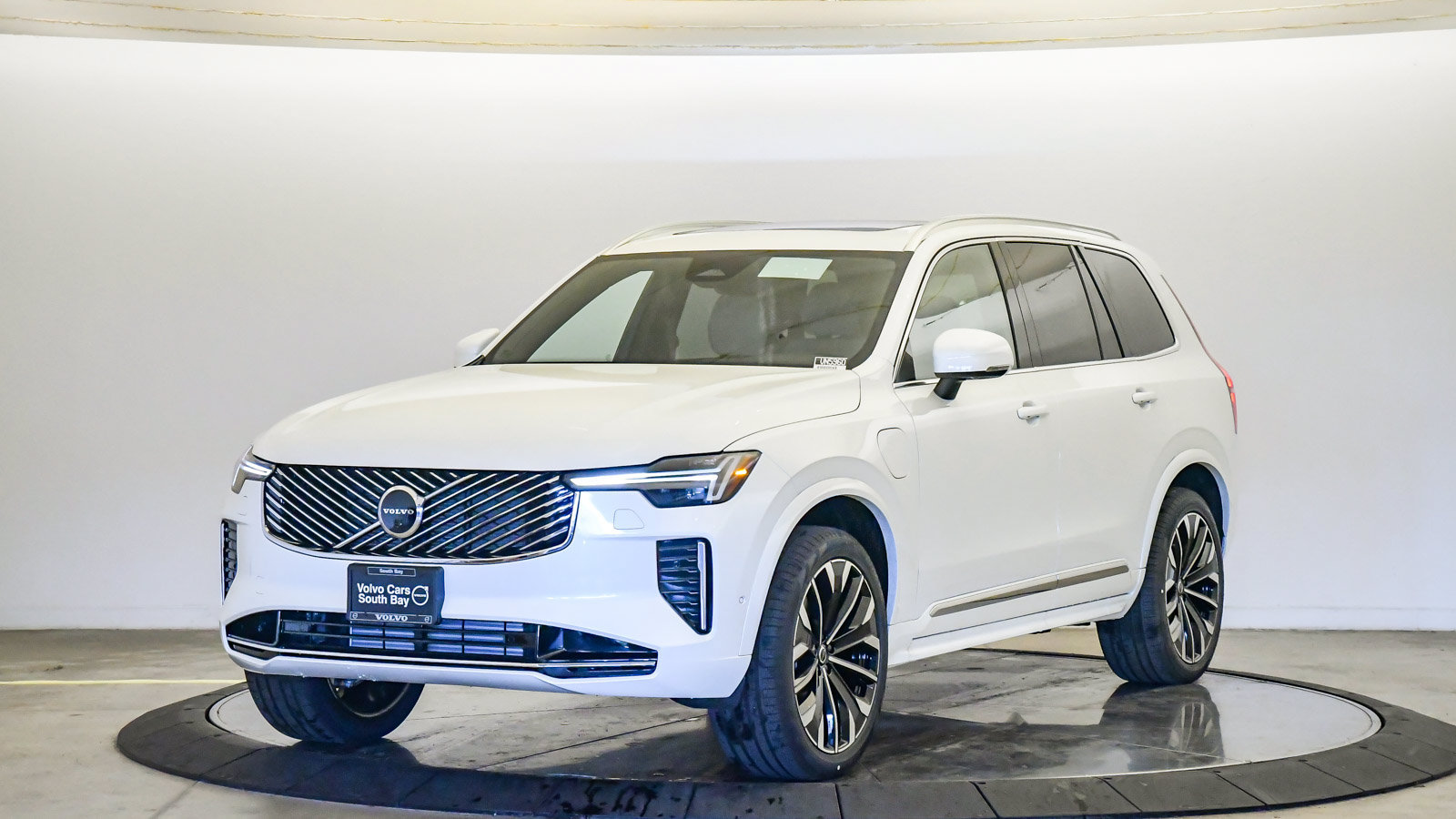New 2026 Volvo XC90 T8 Plus w/ Protection Package Premier AWD/4WD image 1