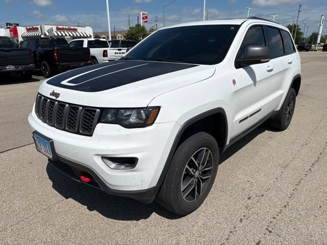 Used 2017 Jeep Grand Cherokee Trailhawk AWD/4WD image 2