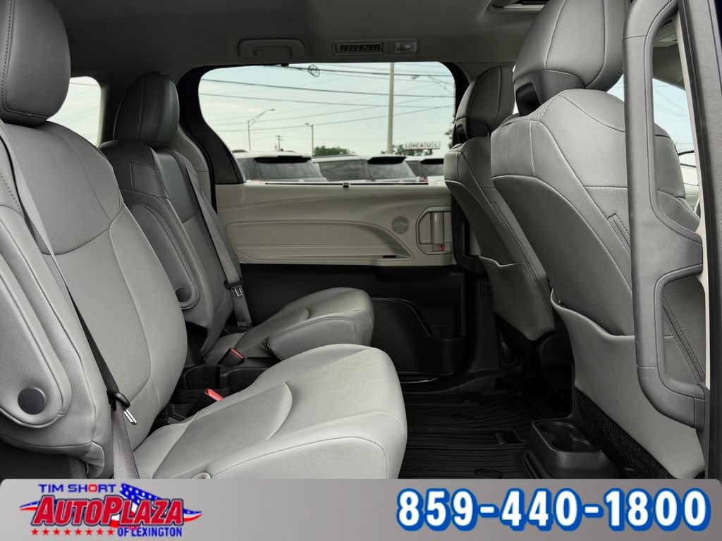 Used 2024 Toyota Sienna XLE FWD image 39