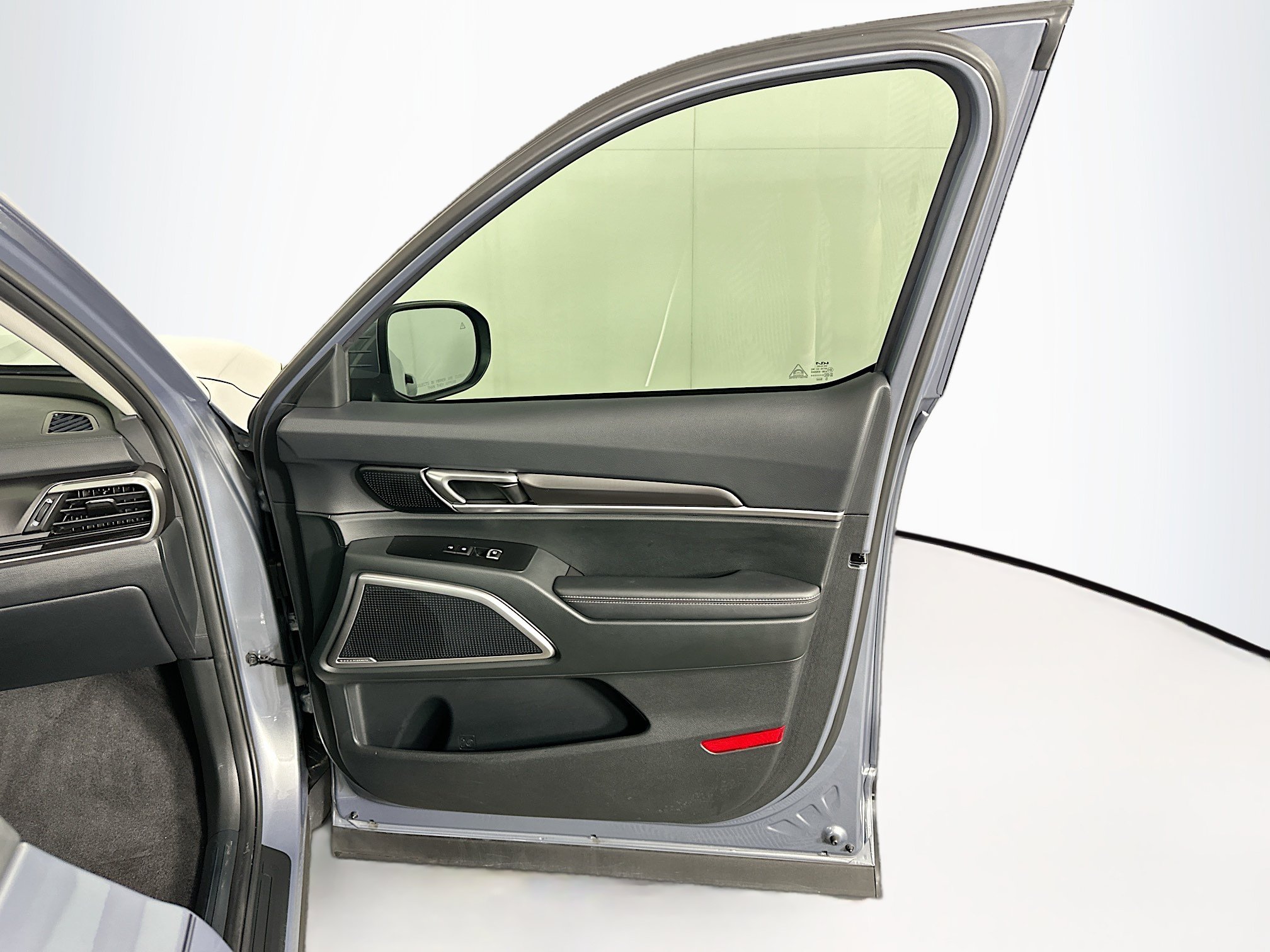 Used 2025 Kia Telluride LX FWD image 33