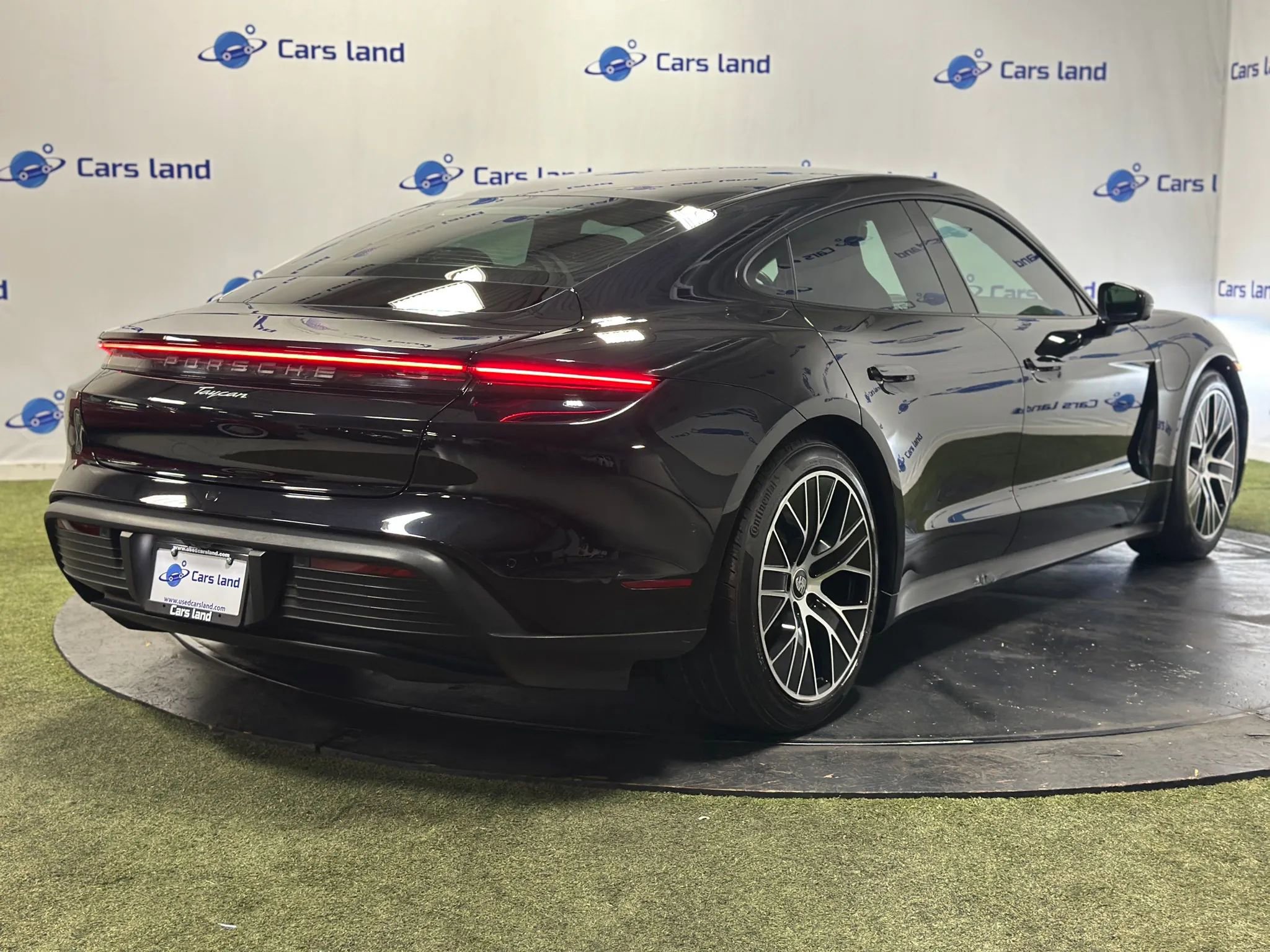 Used 2022 Porsche Taycan image 3