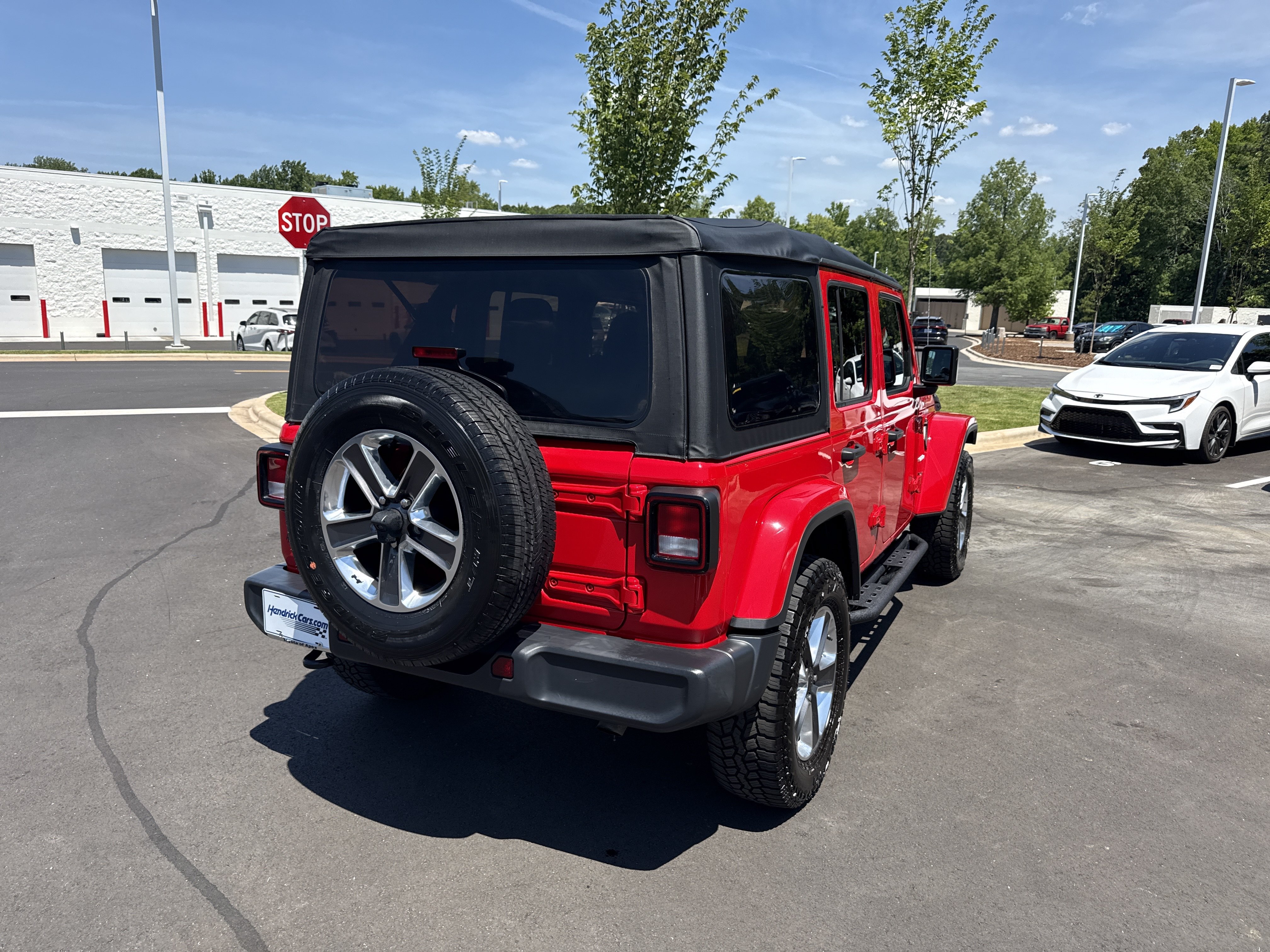 Used 2020 Jeep Wrangler Unlimited Sahara AWD/4WD image 10