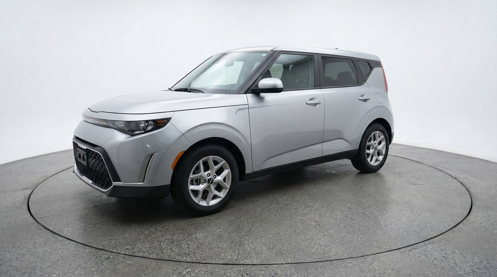 Used 2025 Kia Soul LX w/ LX Technology Package FWD image 3