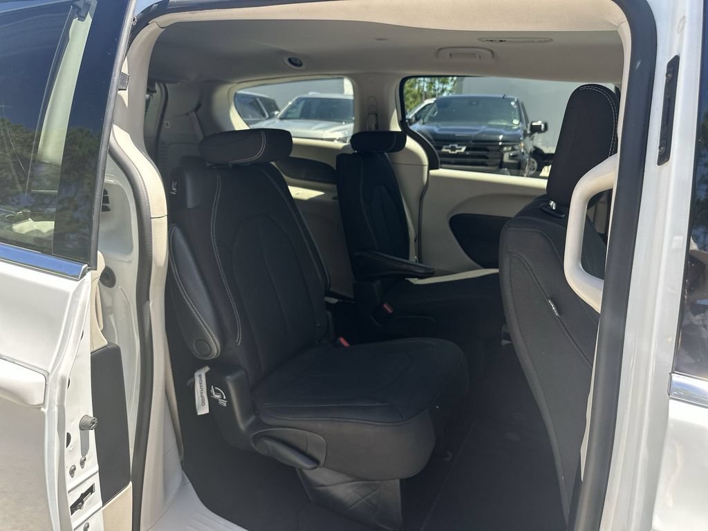 Used 2023 Chrysler Voyager LX FWD image 25