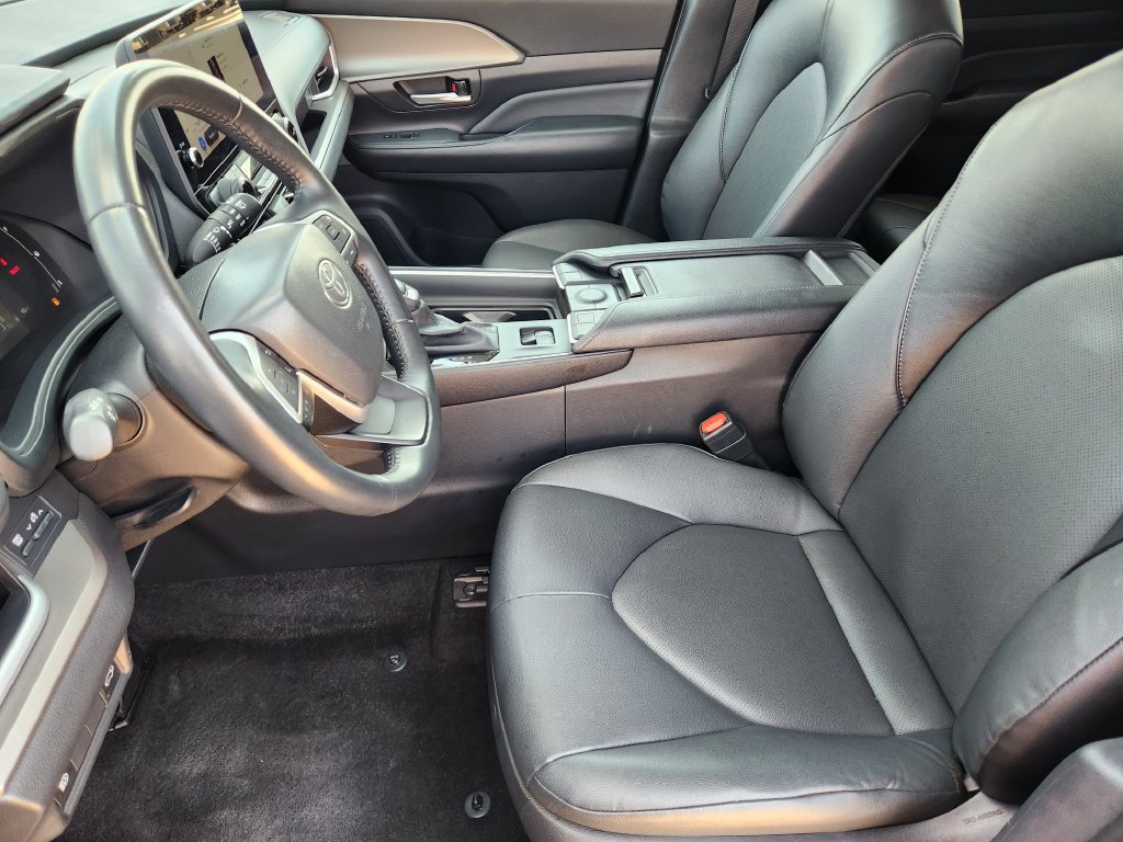 Used 2025 Toyota Grand Highlander FWD image 15