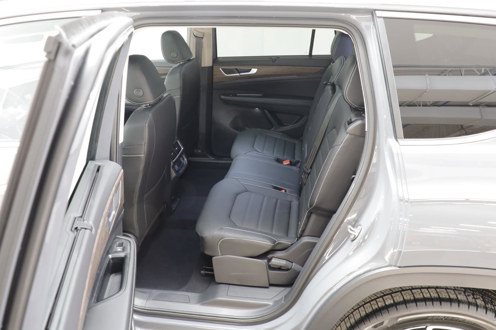 New 2026 Volkswagen Atlas SEL image 14