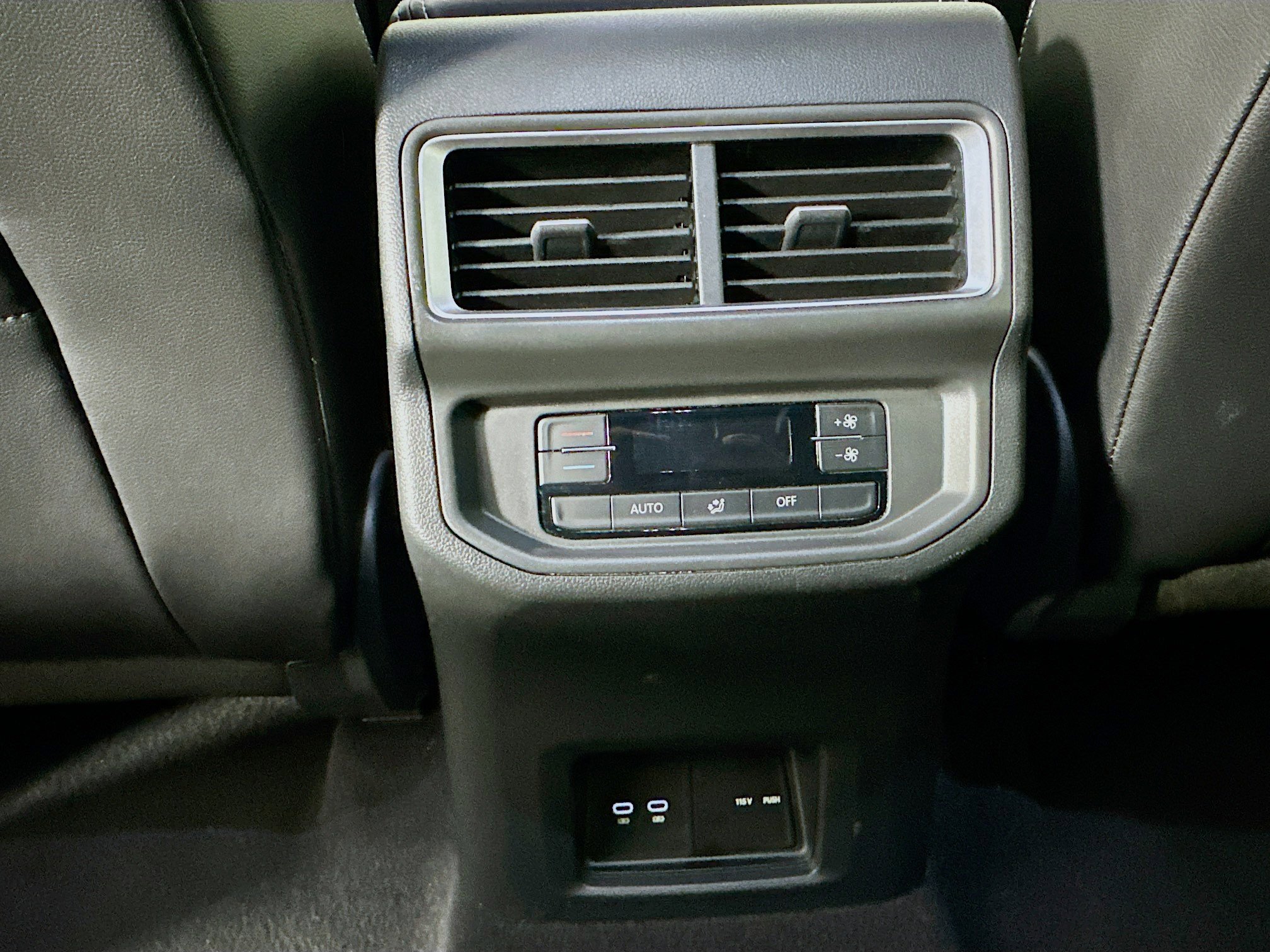 Used 2024 Volkswagen Atlas SE image 27