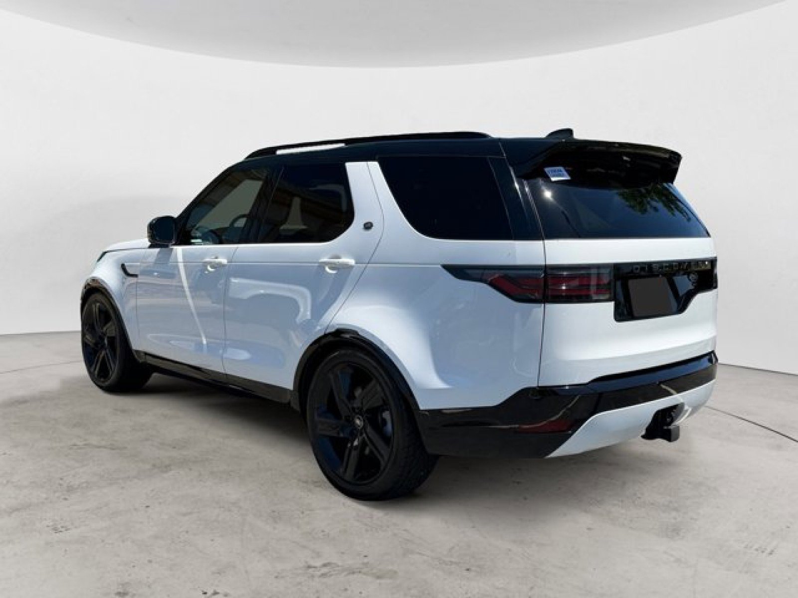 Certified 2022 Land Rover Discovery HSE R-Dynamic AWD/4WD image 6