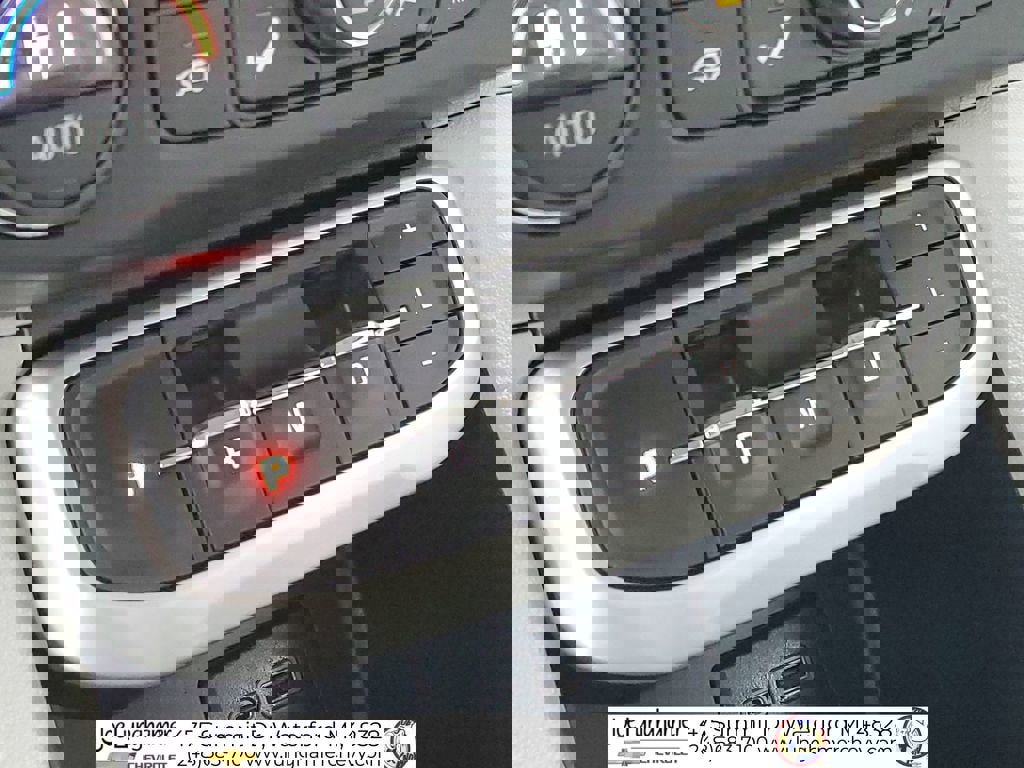 Used 2020 GMC Acadia SLE image 17