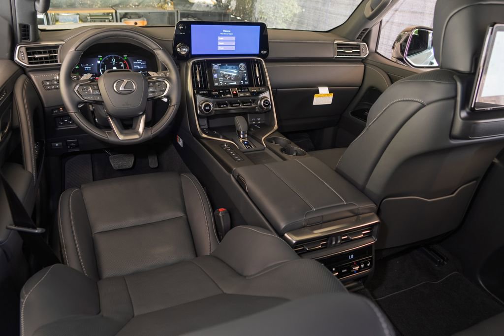 New 2026 Lexus LX 700h Luxury image 13