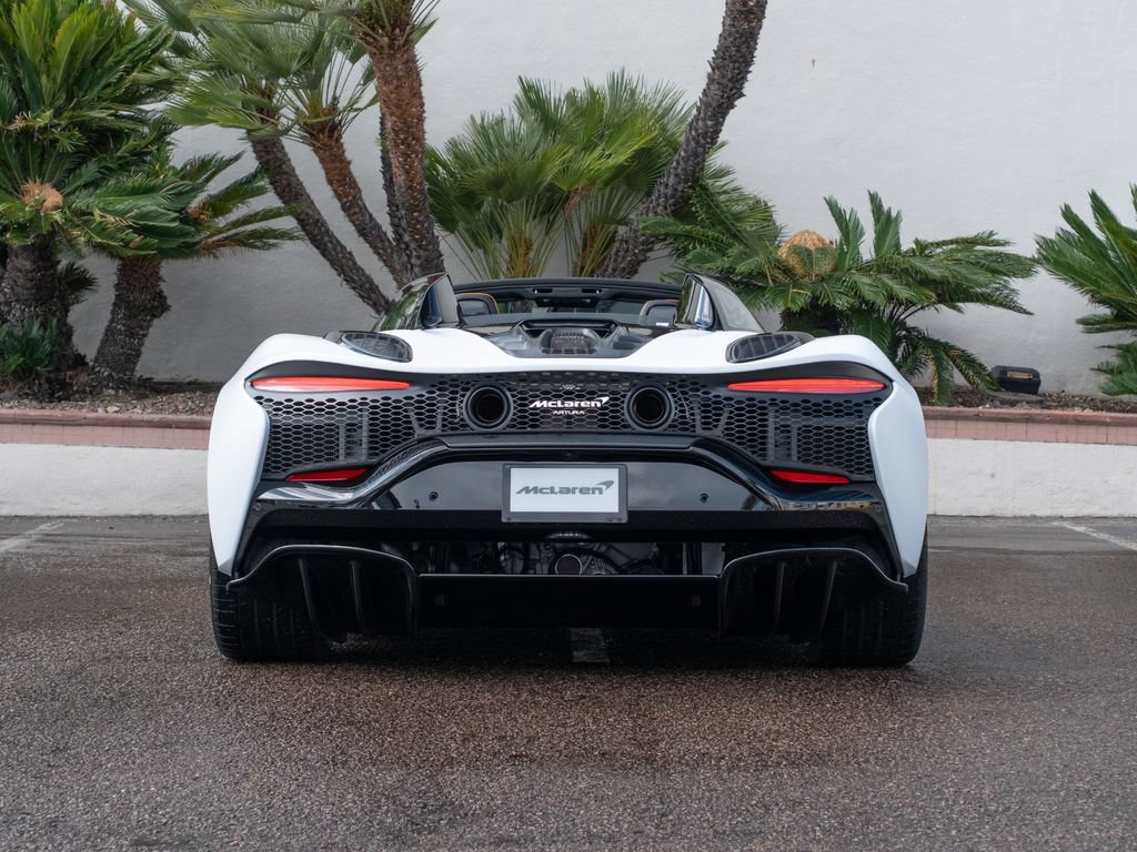 Used 2025 McLaren Artura Spider RWD image 5