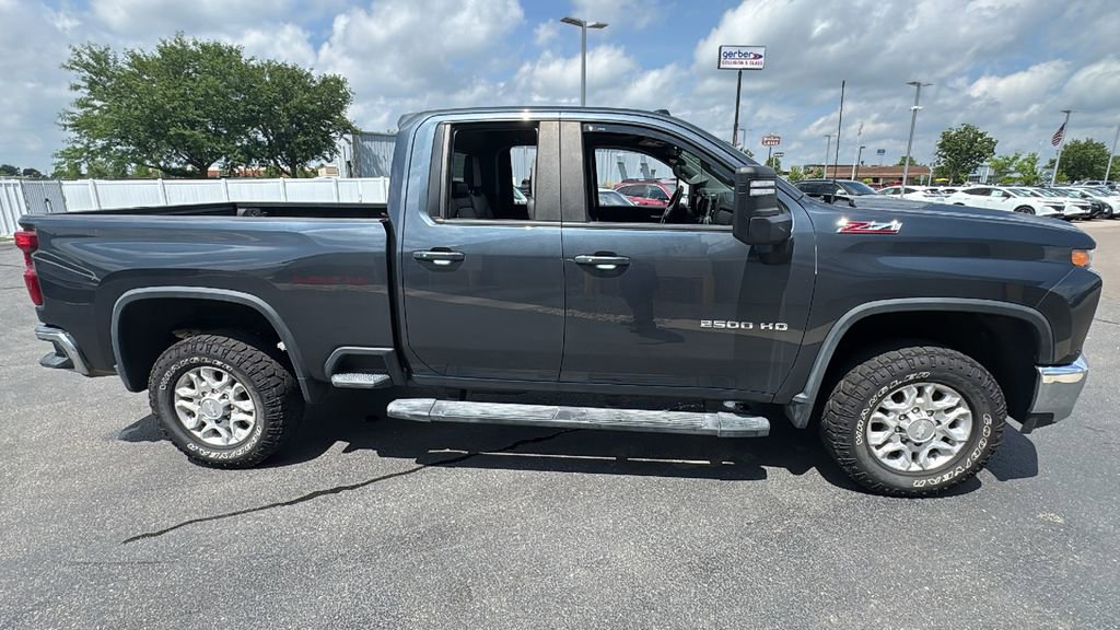 Used 2020 Chevrolet Silverado 2500 LT w/ Convenience Package AWD/4WD image 2