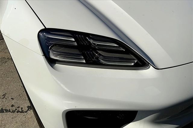 Certified 2025 Porsche Macan 4S Electric image 18