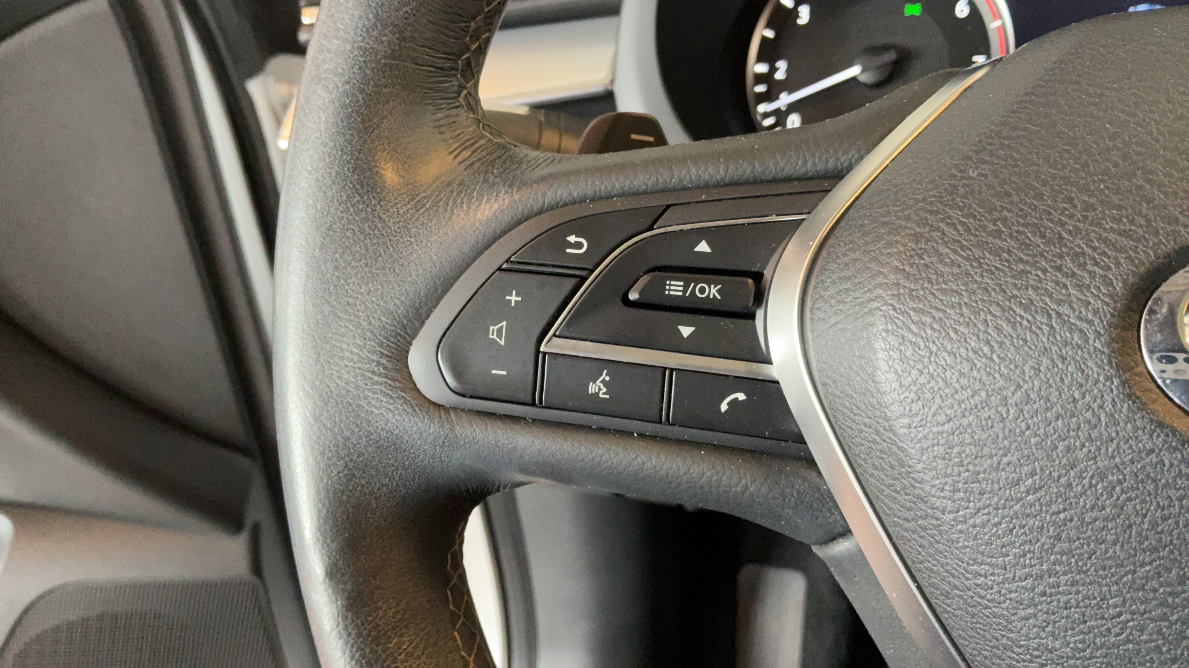 Used 2020 INFINITI QX50 Essential w/ Convenience Package FWD image 15