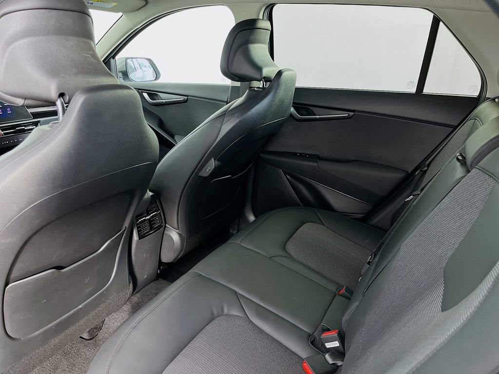Used 2023 Kia Niro EX w/ EX Cold Weather Package FWD image 29